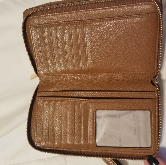 Michael Kors wallet and hobo bag - Picture 2 of 3